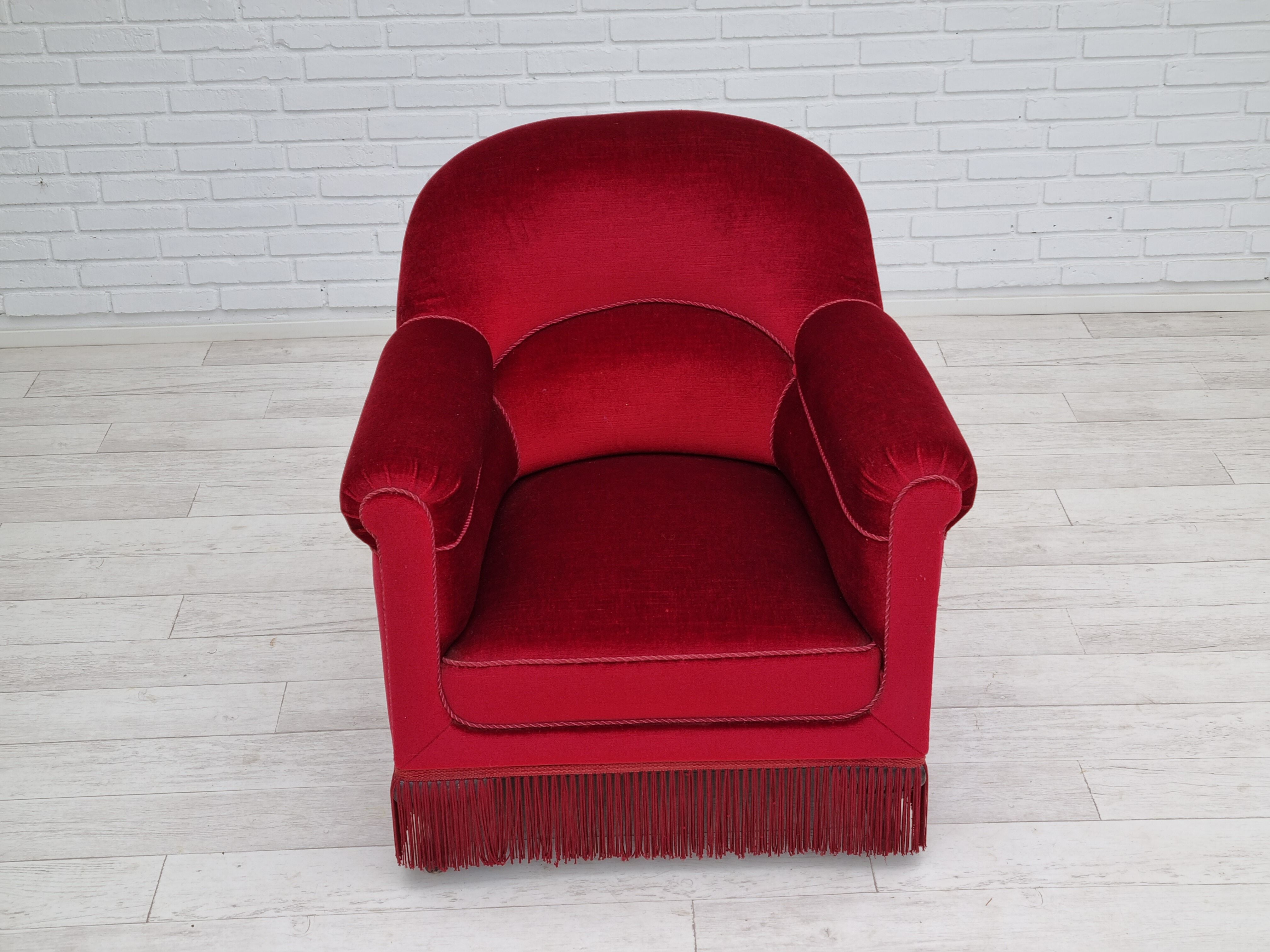Fauteuil années 1950 design danois velours cerise