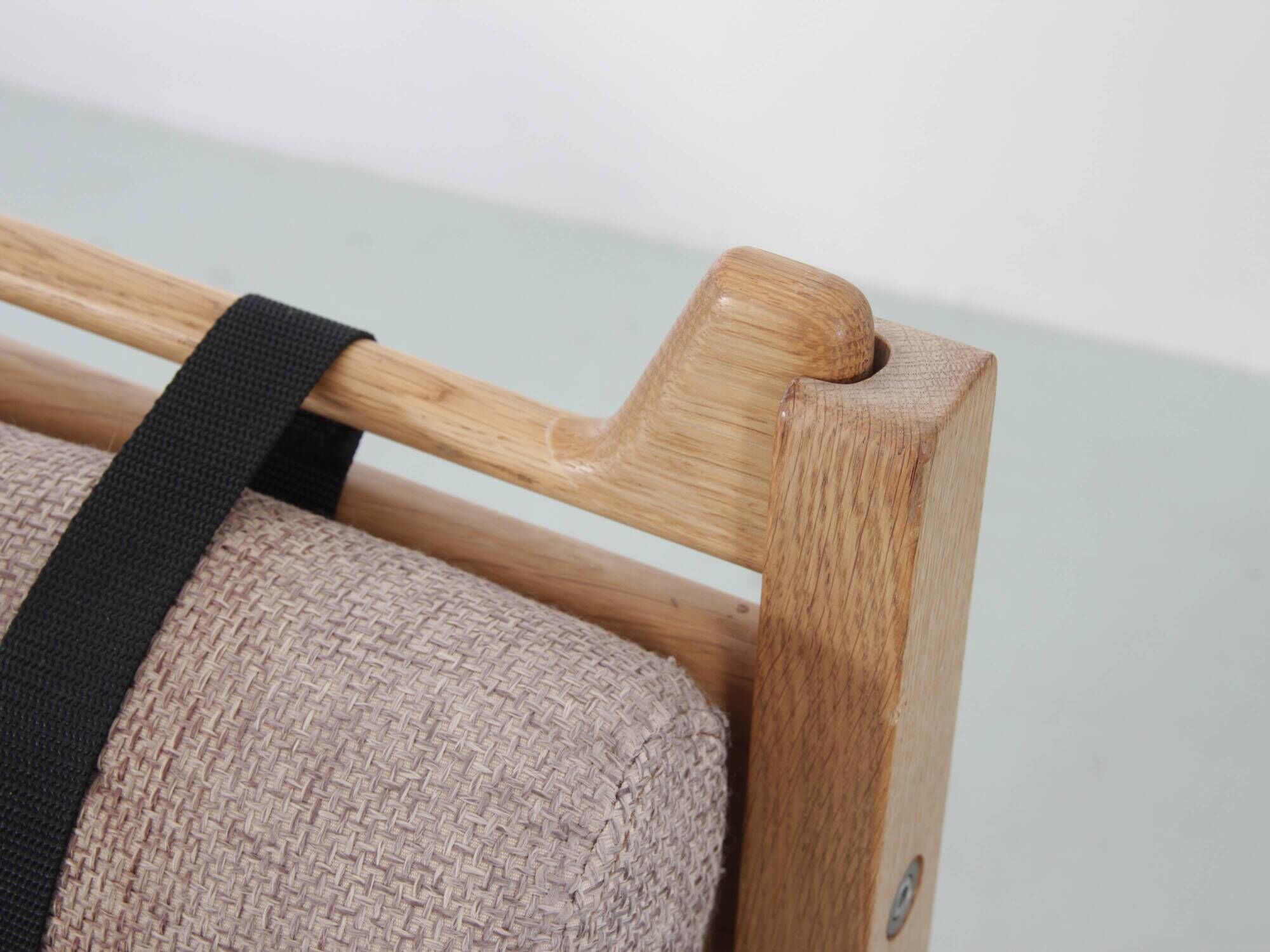 Pair of Scandinavian armchairs GE 375, with 1 pair of armrests.