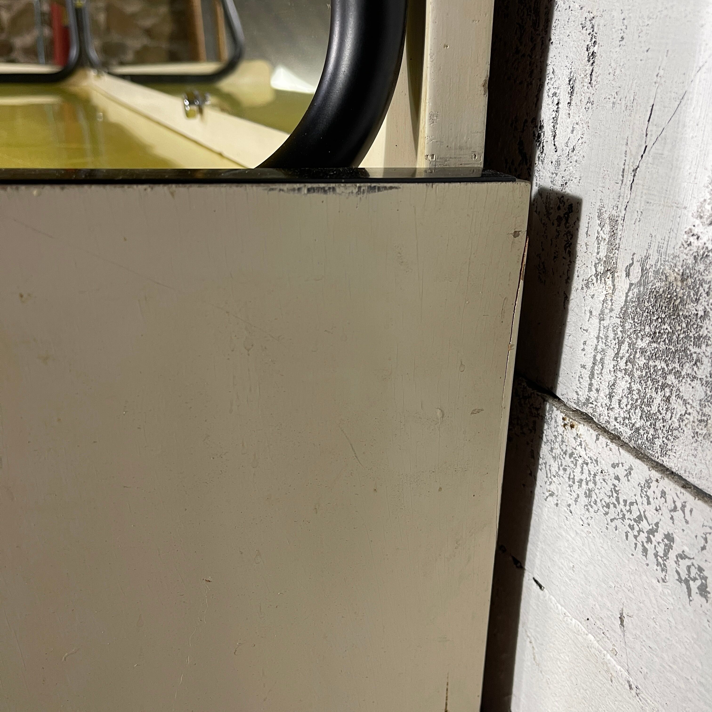 Yellow vintage kitchen furniture in Formica