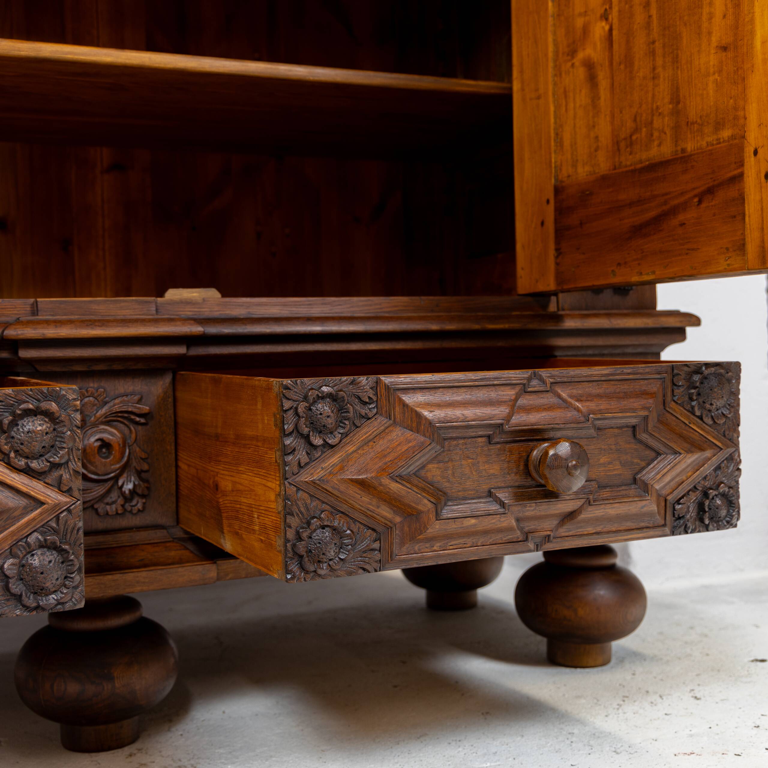 18th-century oak Baroque wardrobe - Königsberg