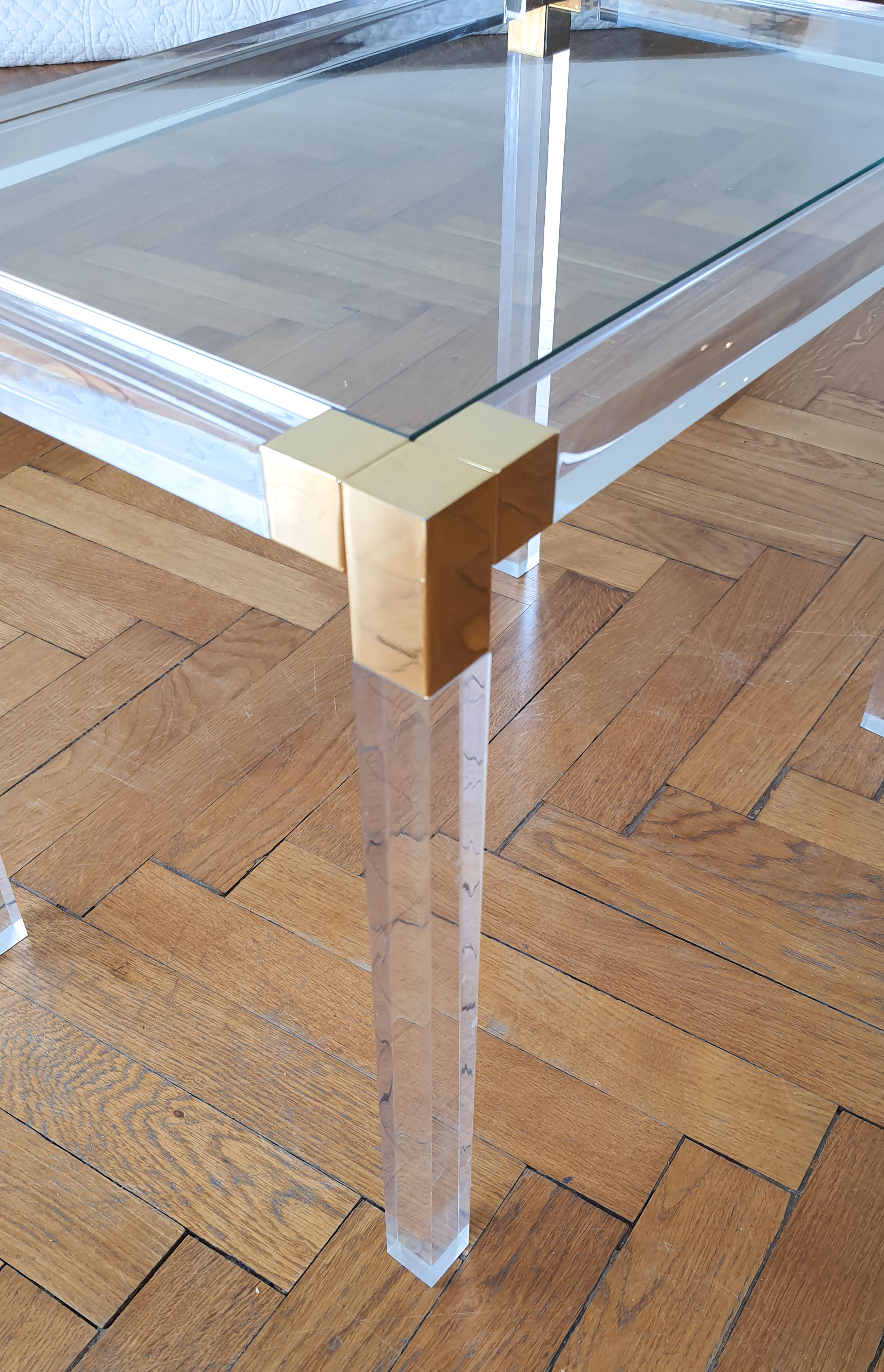Side table in plexiglass and glass