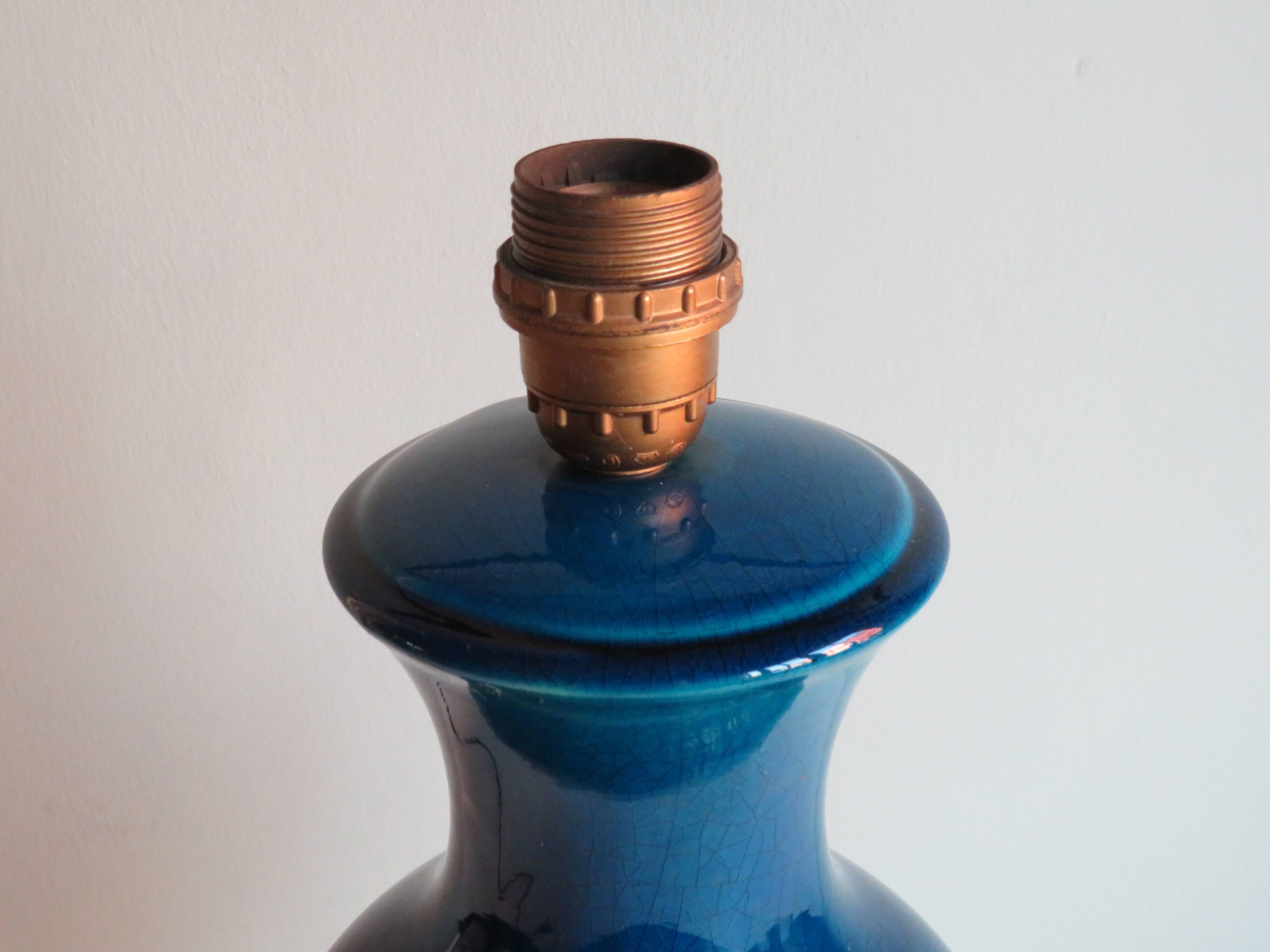 Lampe de table en céramique bleue France 1970