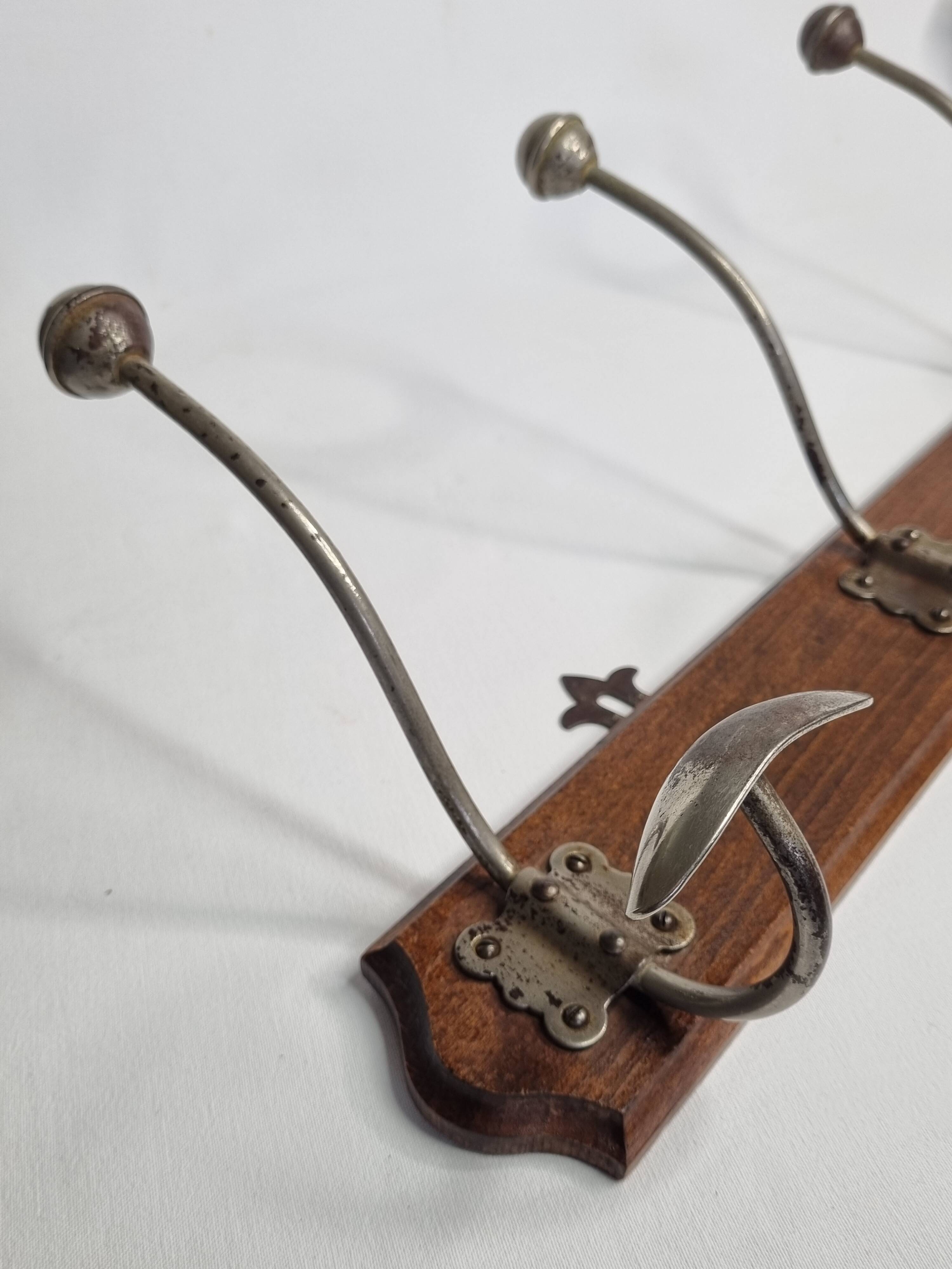 Antique wall-mounted coat rack in wood and metal with 4 hooks, 66 cm
