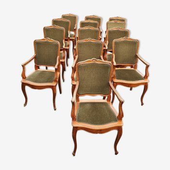13 fauteuils de style Louis XV en velours vert olive