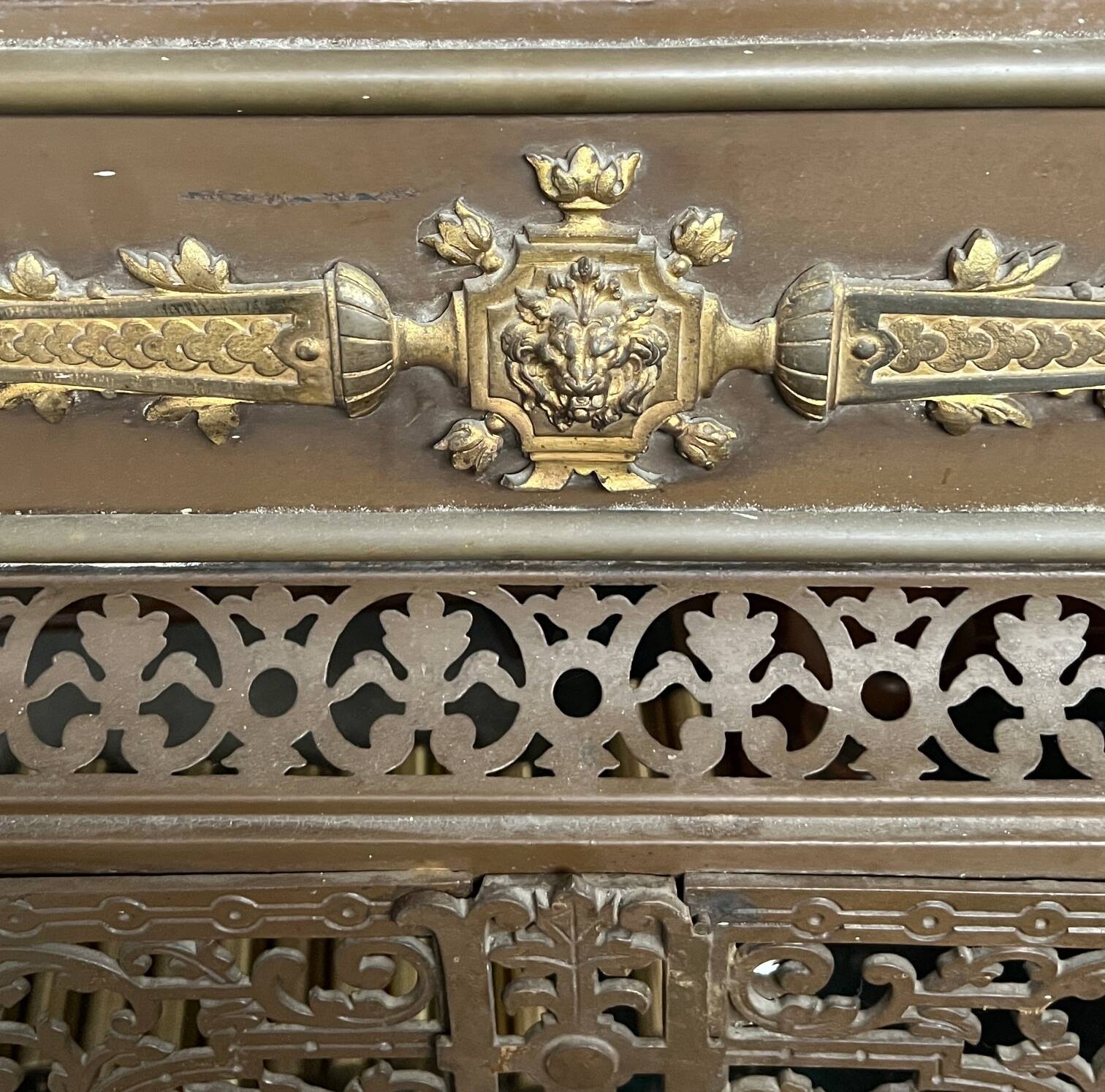 Fireplace screen in the Napoleon III style.