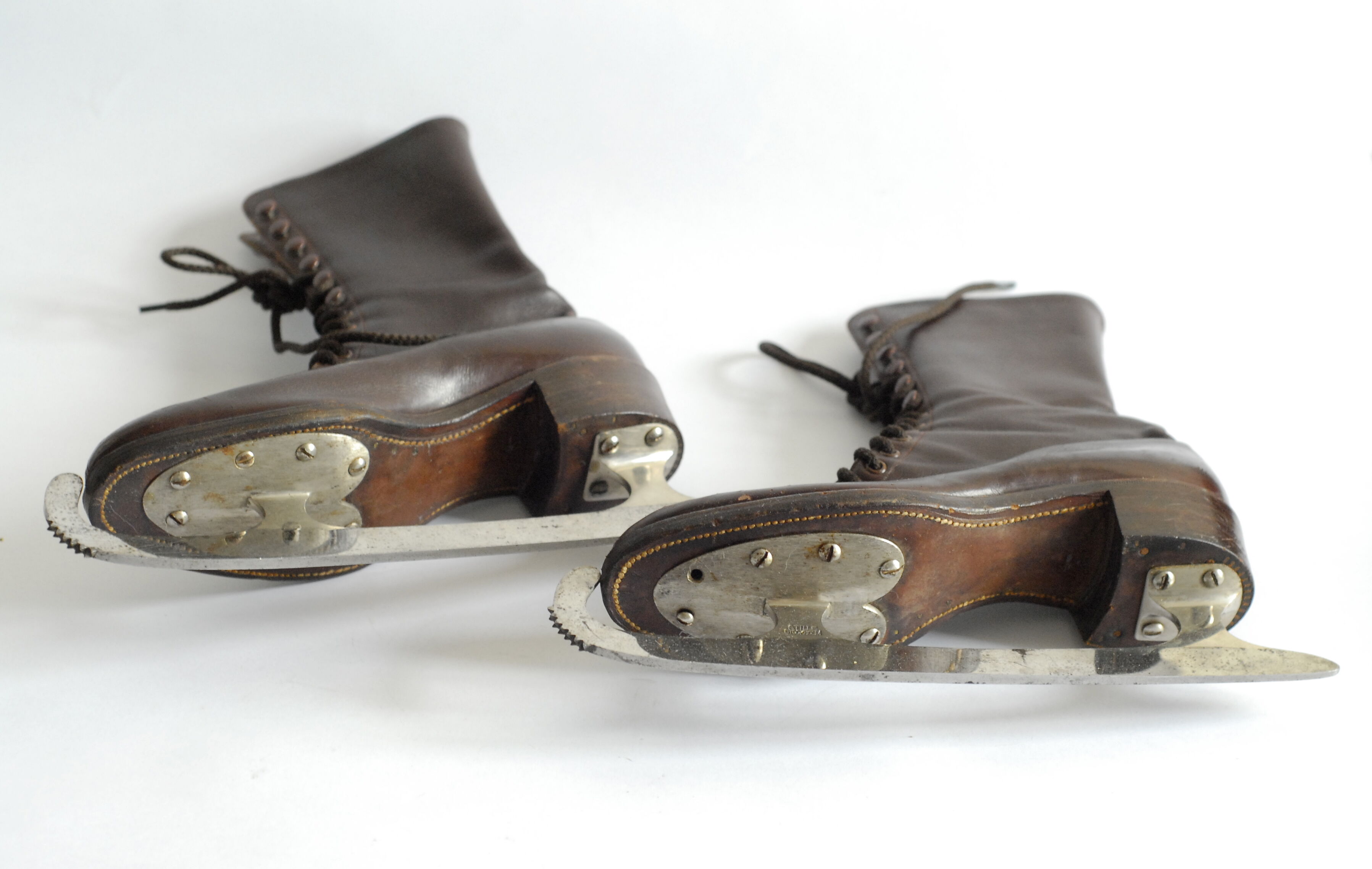 Pair of ice skates vintage with ankle boots leather brown-blade Stille Stockholm 30/40 years
