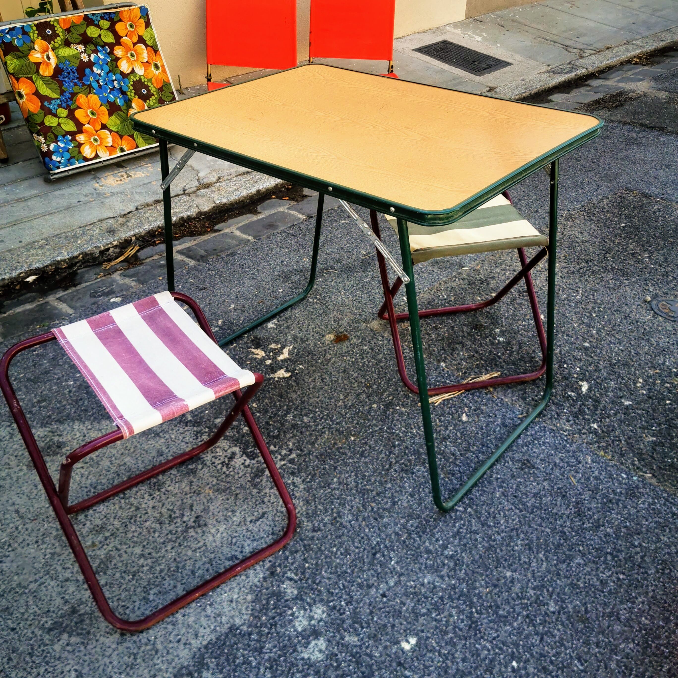 Folding camping table