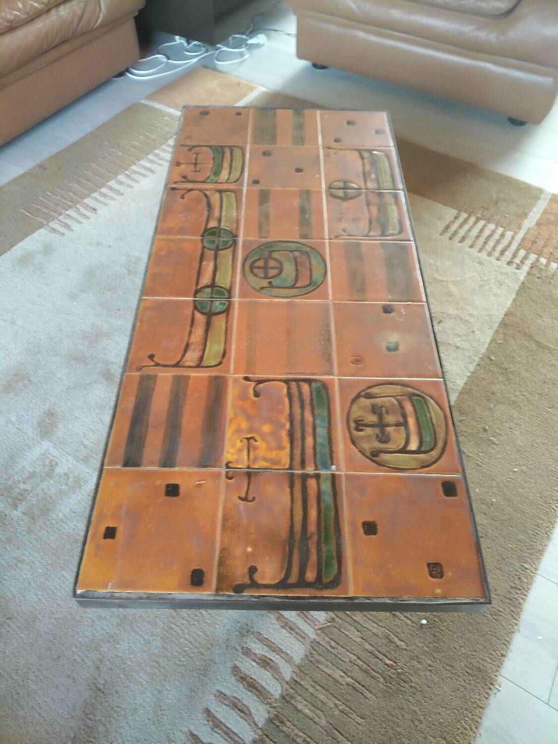 Table basse vintage en céramique – motif drakkar – design années 70