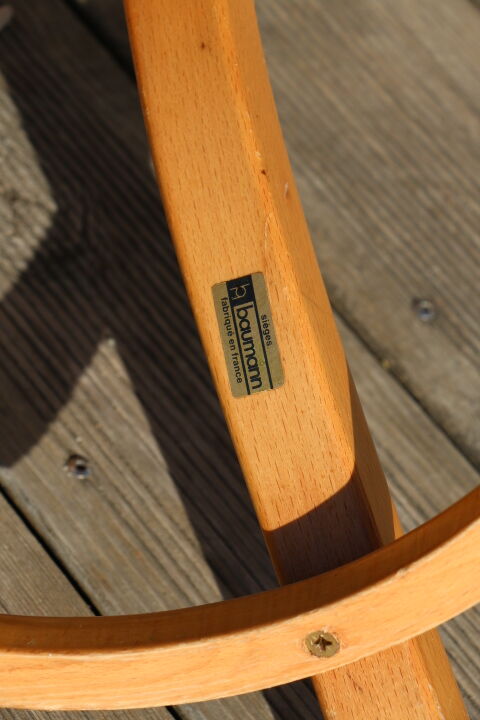 Simple baumann light parrot coat rack