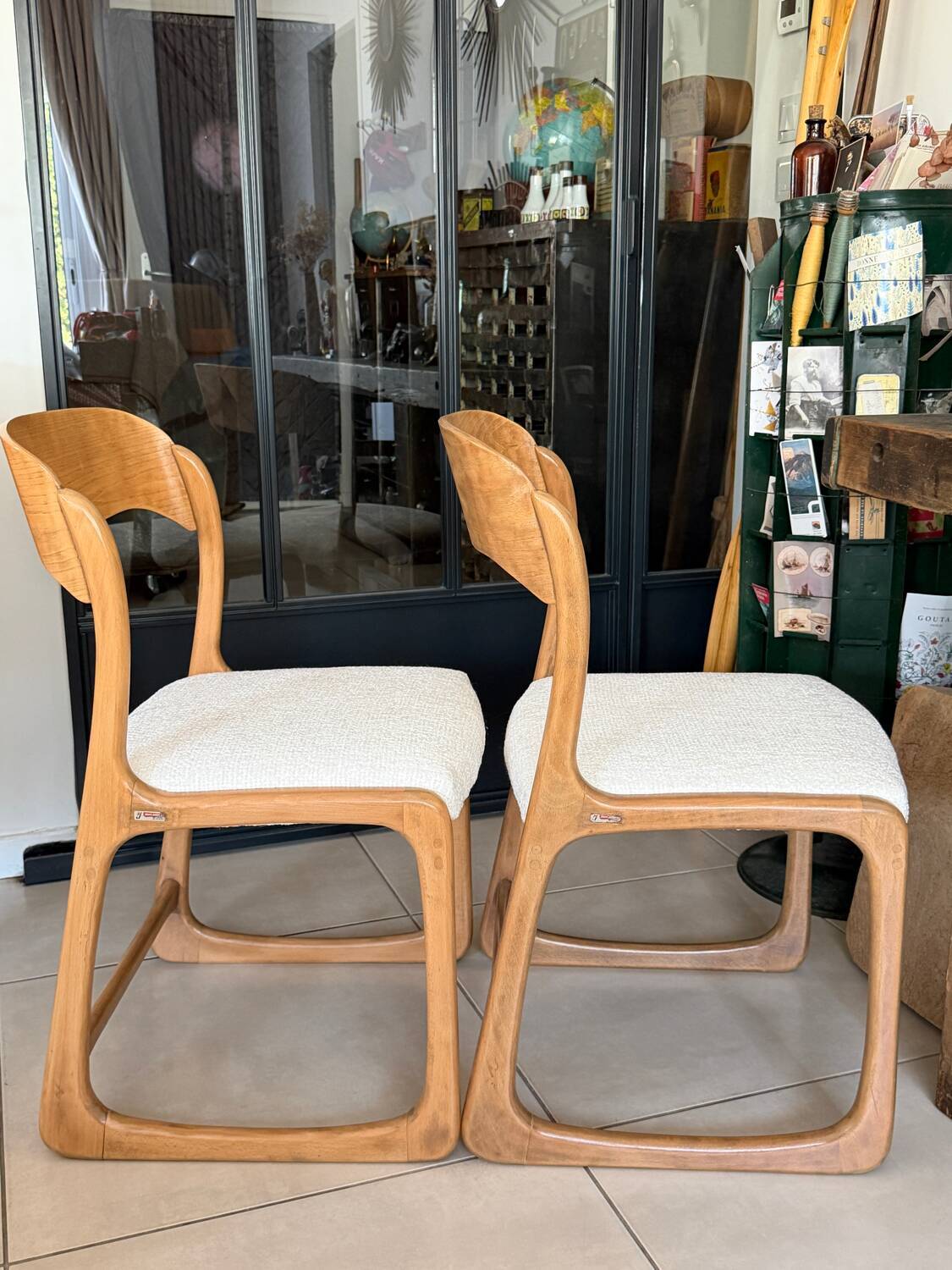 Ancienne paire de chaises Baumann traîneau vintage