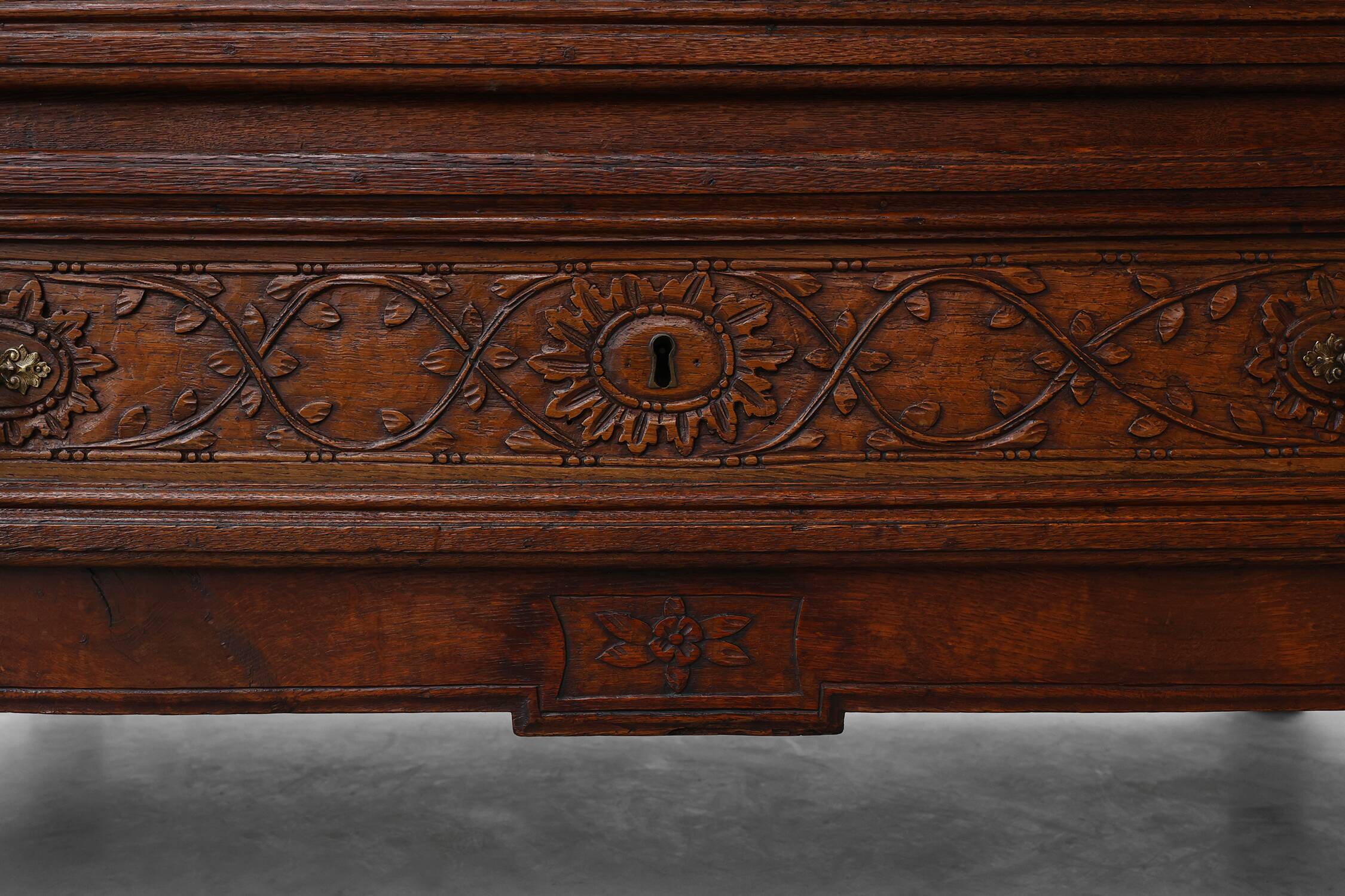 Commode en chêne de style Renaissance italienne, XVIIe siècle