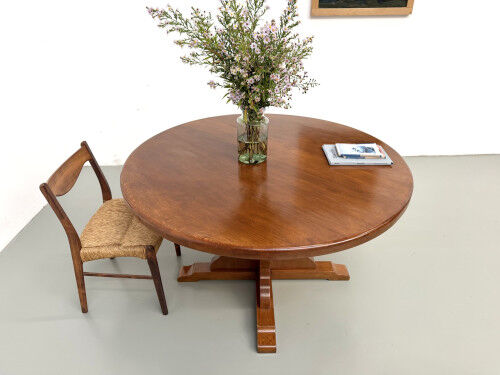Brutalist round table in solid oak, 1960s.