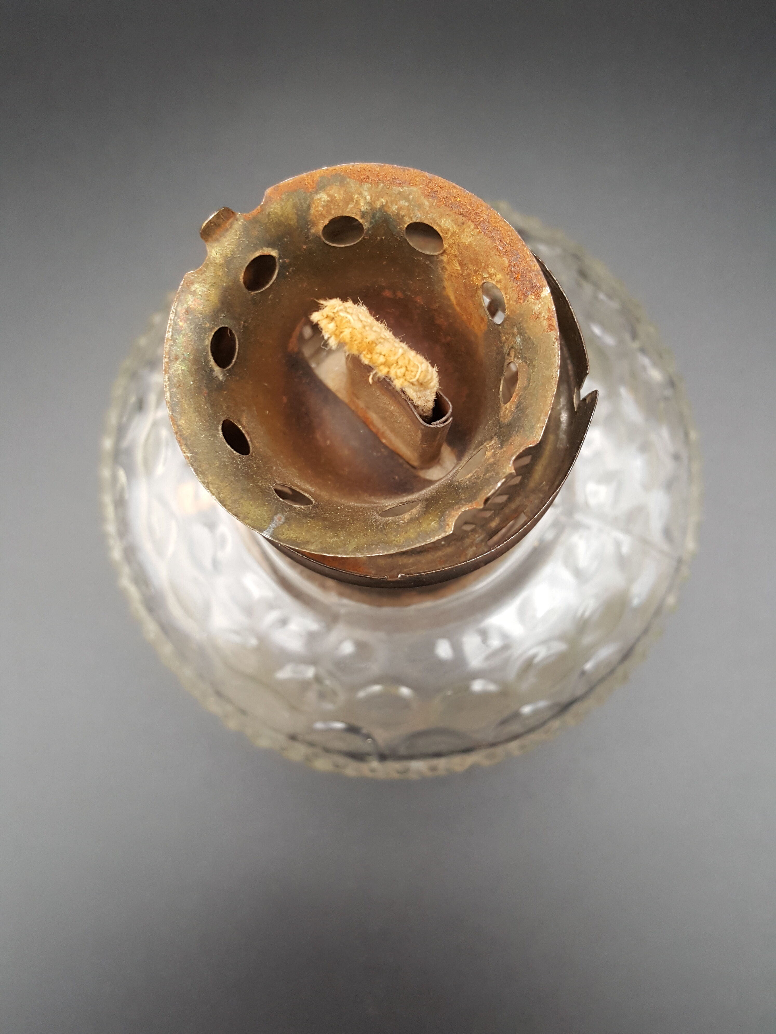 Oil lamp with mirror reflector