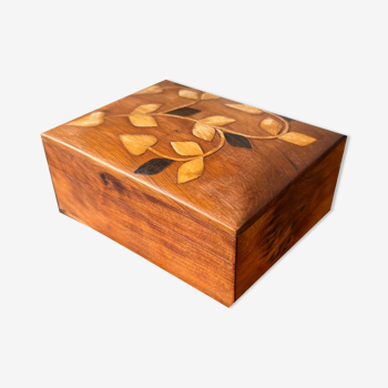 Elm magnifying glass box and marquetry