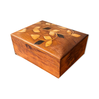 Elm magnifying glass box and marquetry