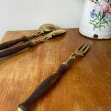 Couverts de service authentiques en laiton et bois