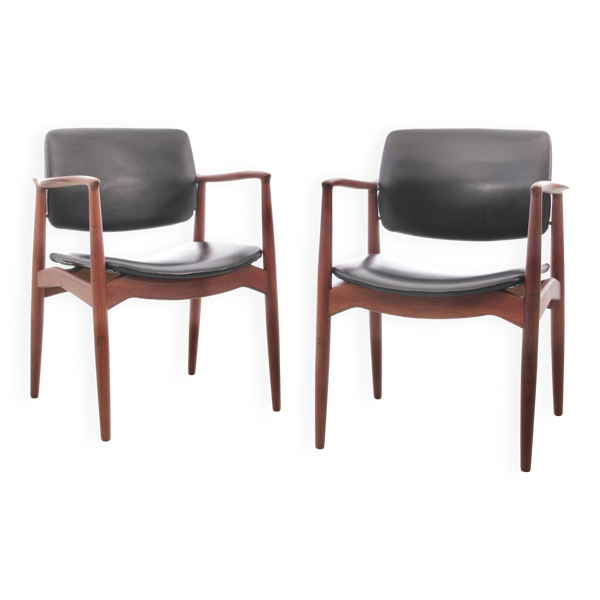 Paire de fauteuils scandinaves en teck modèle 66