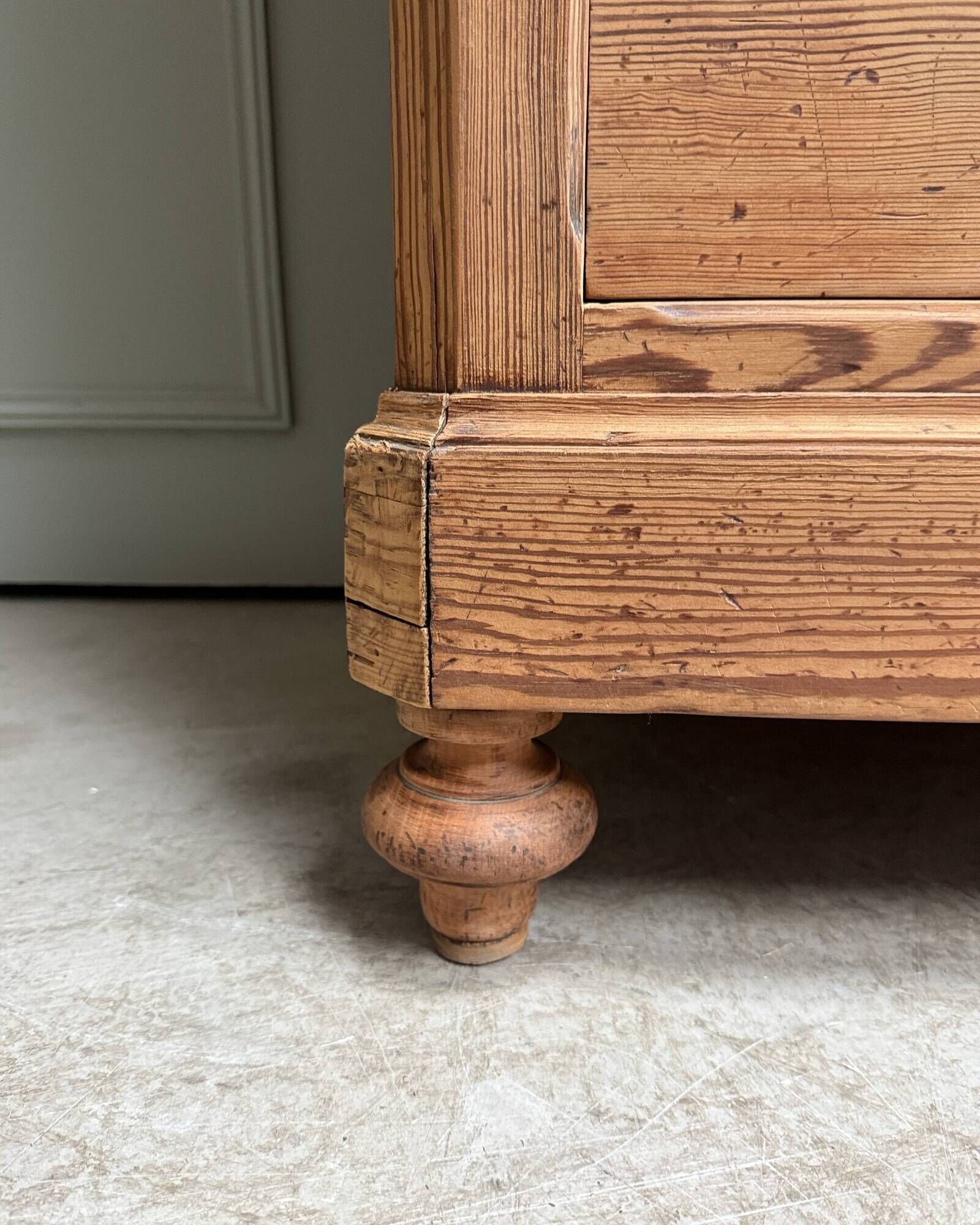 Louis Philippe wardrobe in solid pine (renovated)