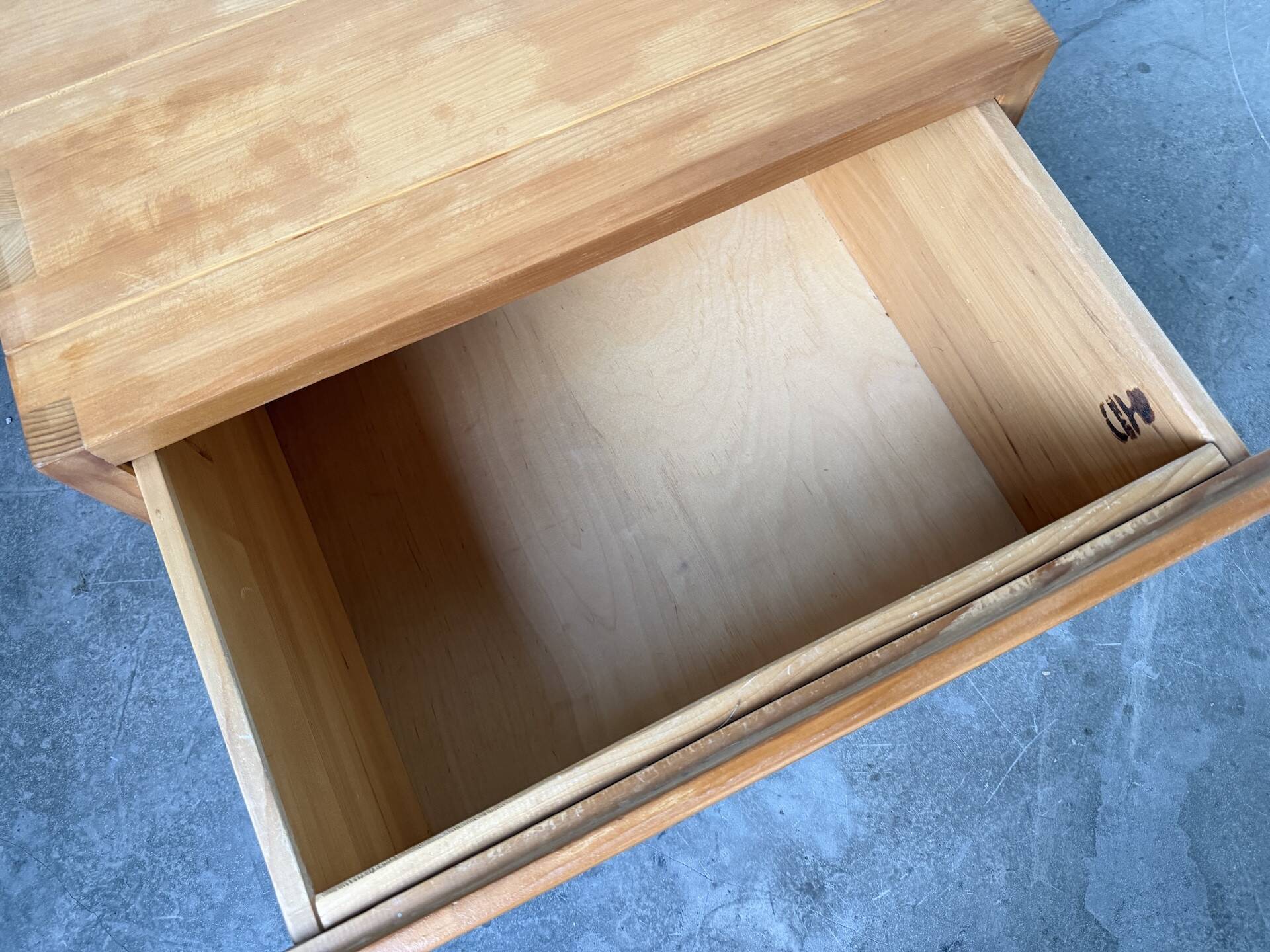 Regain bedside table in solid elm
