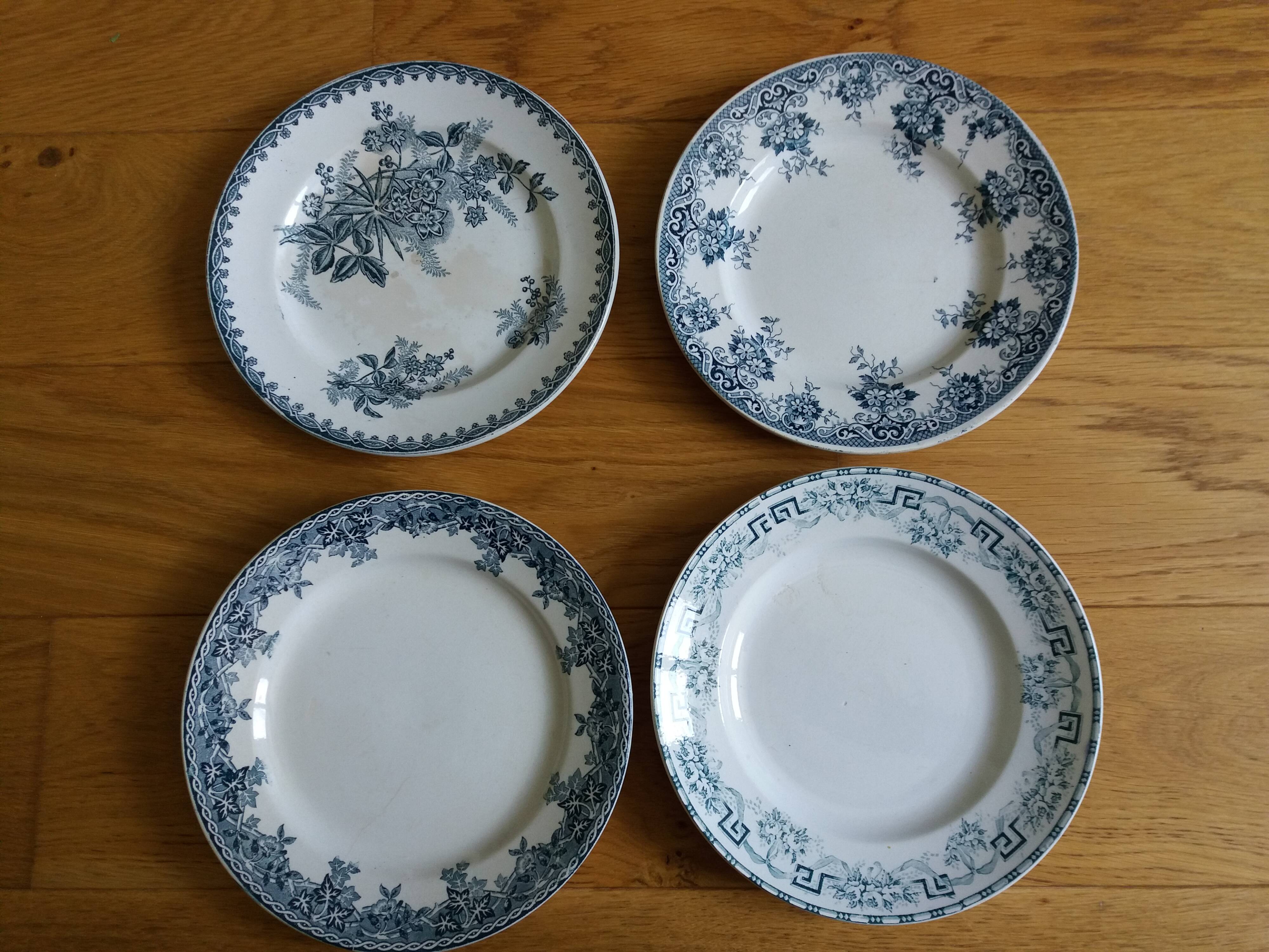 Lot 4 mismatched flat plates Terre de fer