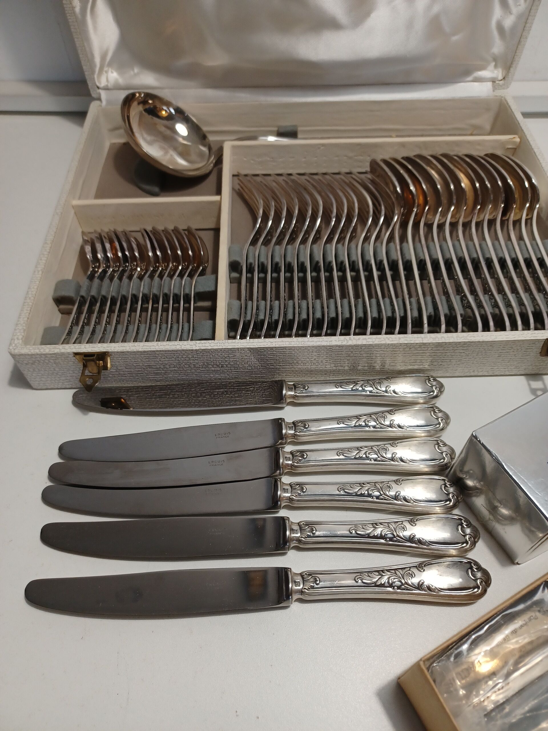Ménagère ercuis, model du barry, 49 pieces in silver metal.