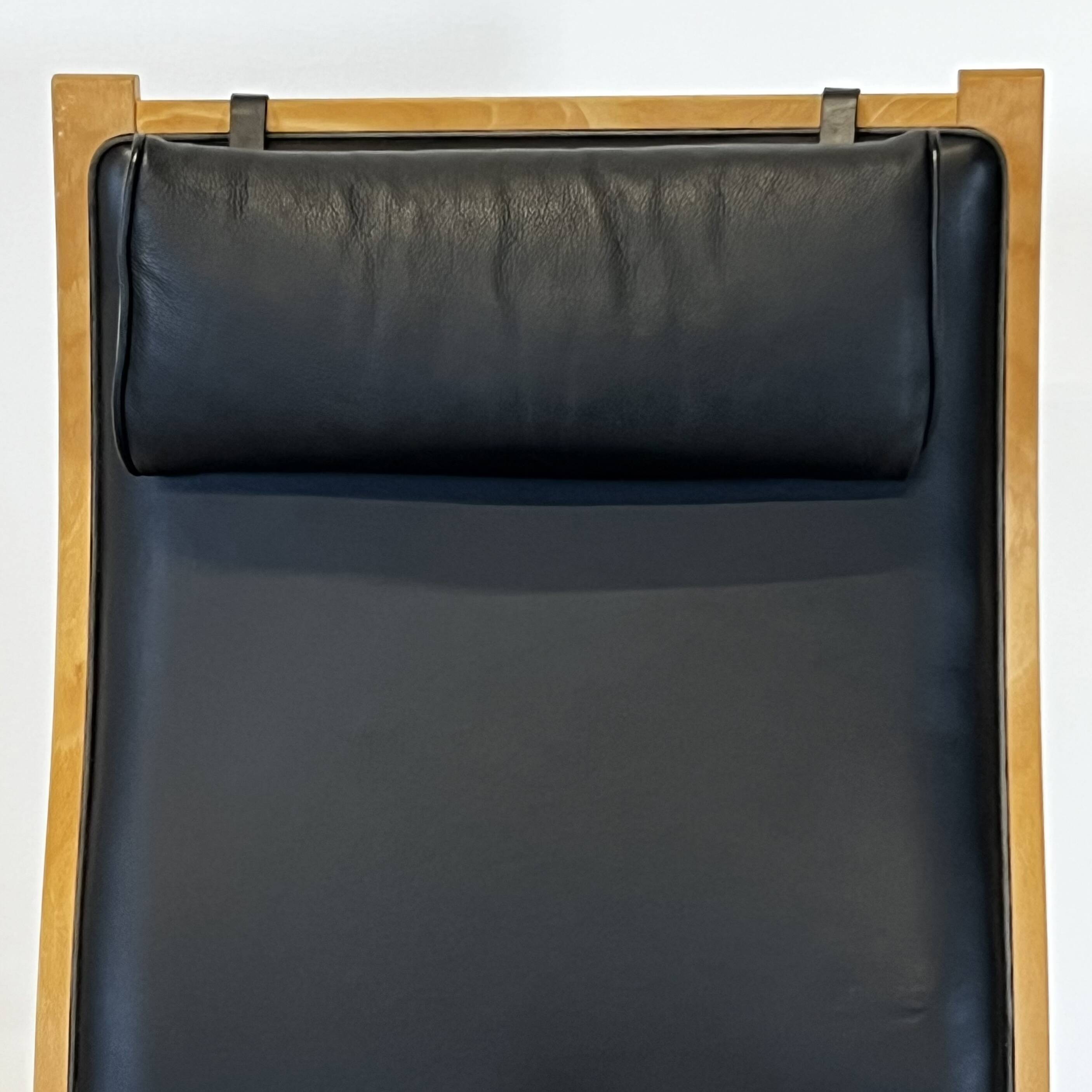 Pair of lounge chairs