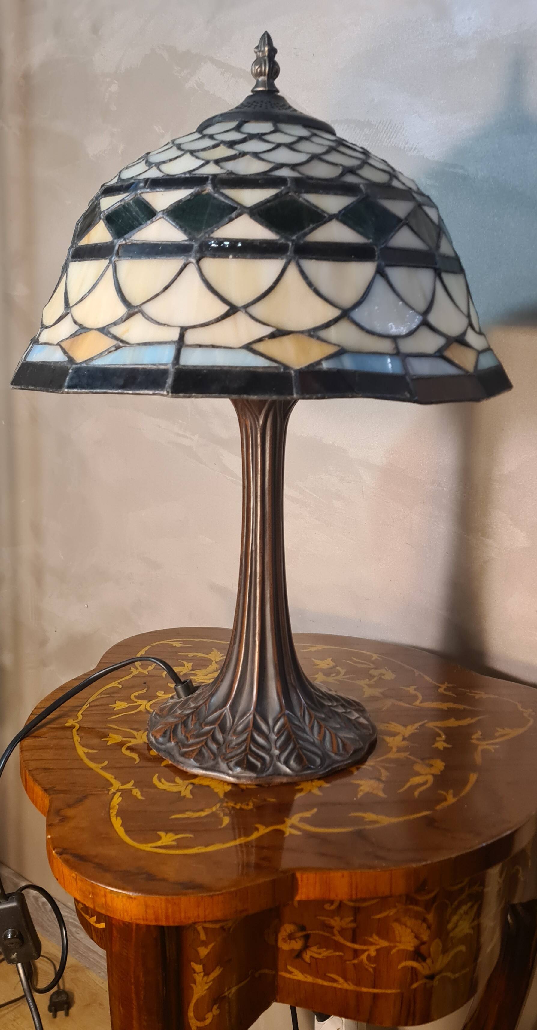 lamp under original Tiffany license eskriss stained glass 49x3 33
