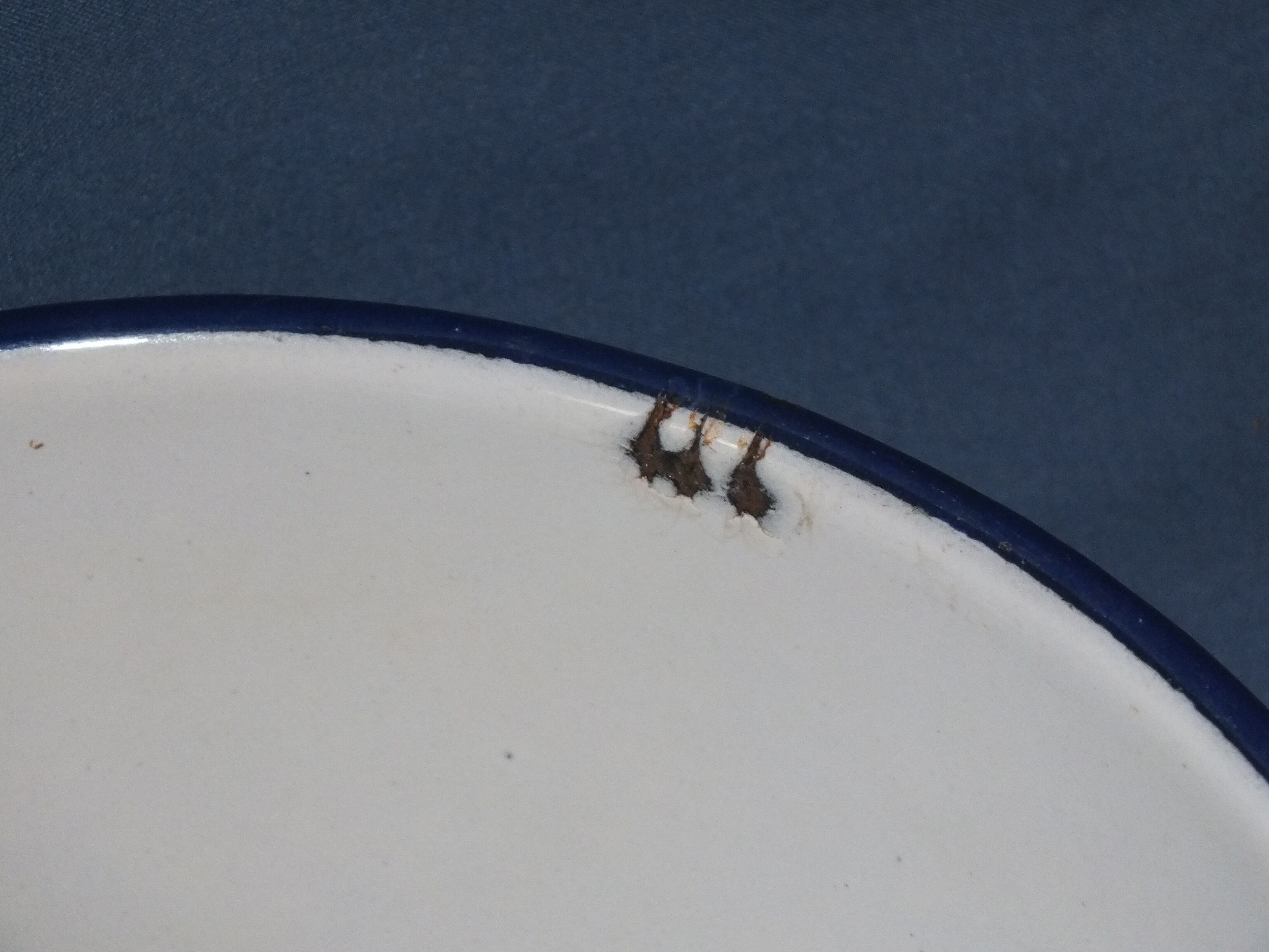 Small bowl pot in vintage enamelled sheet metal