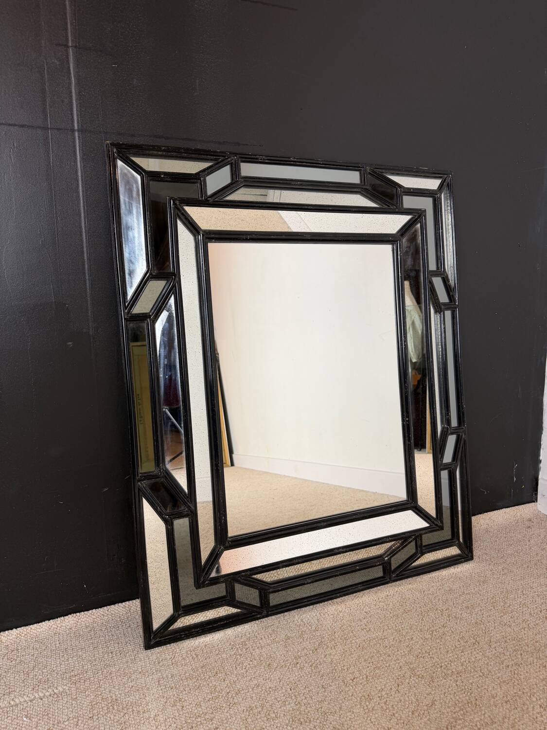 Miroir à parecloses laqué noir – Deknudt – Belgique, vers 1980