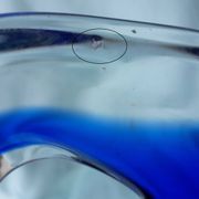 Vase en verre bleu