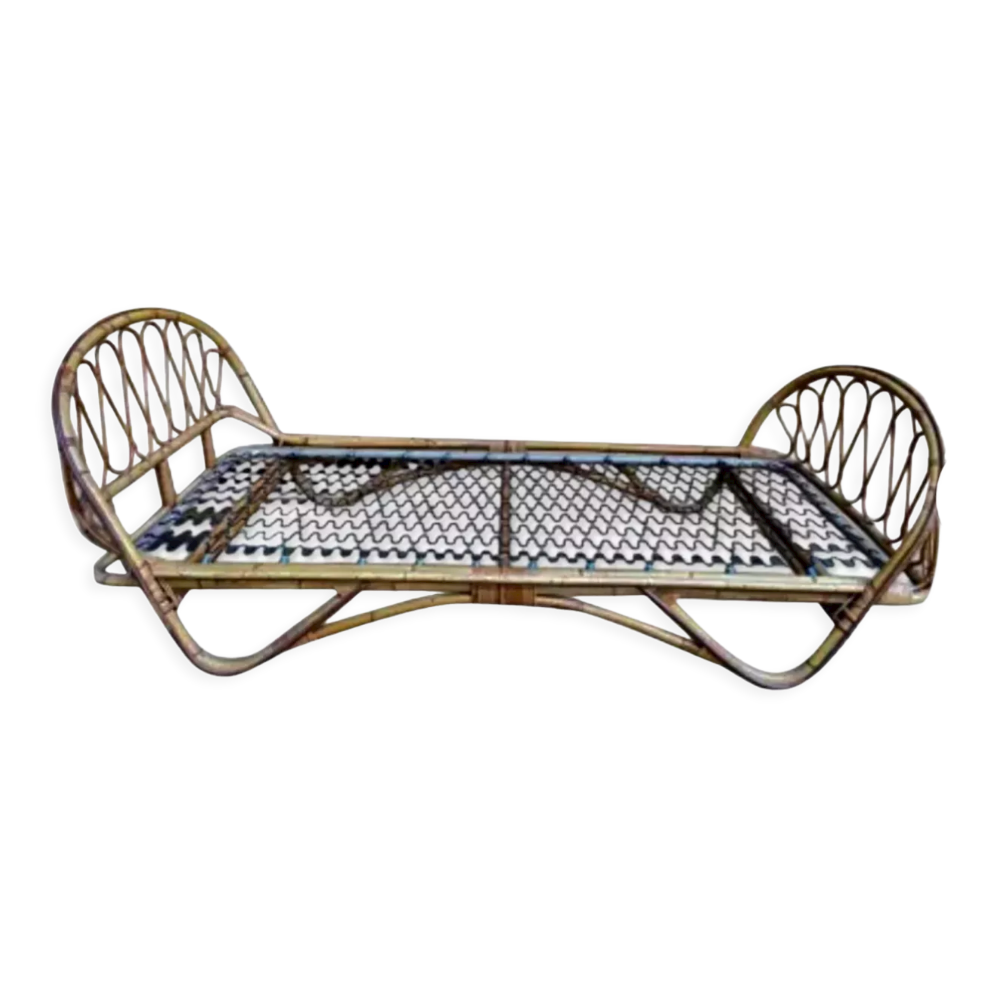 Rattan basket bed