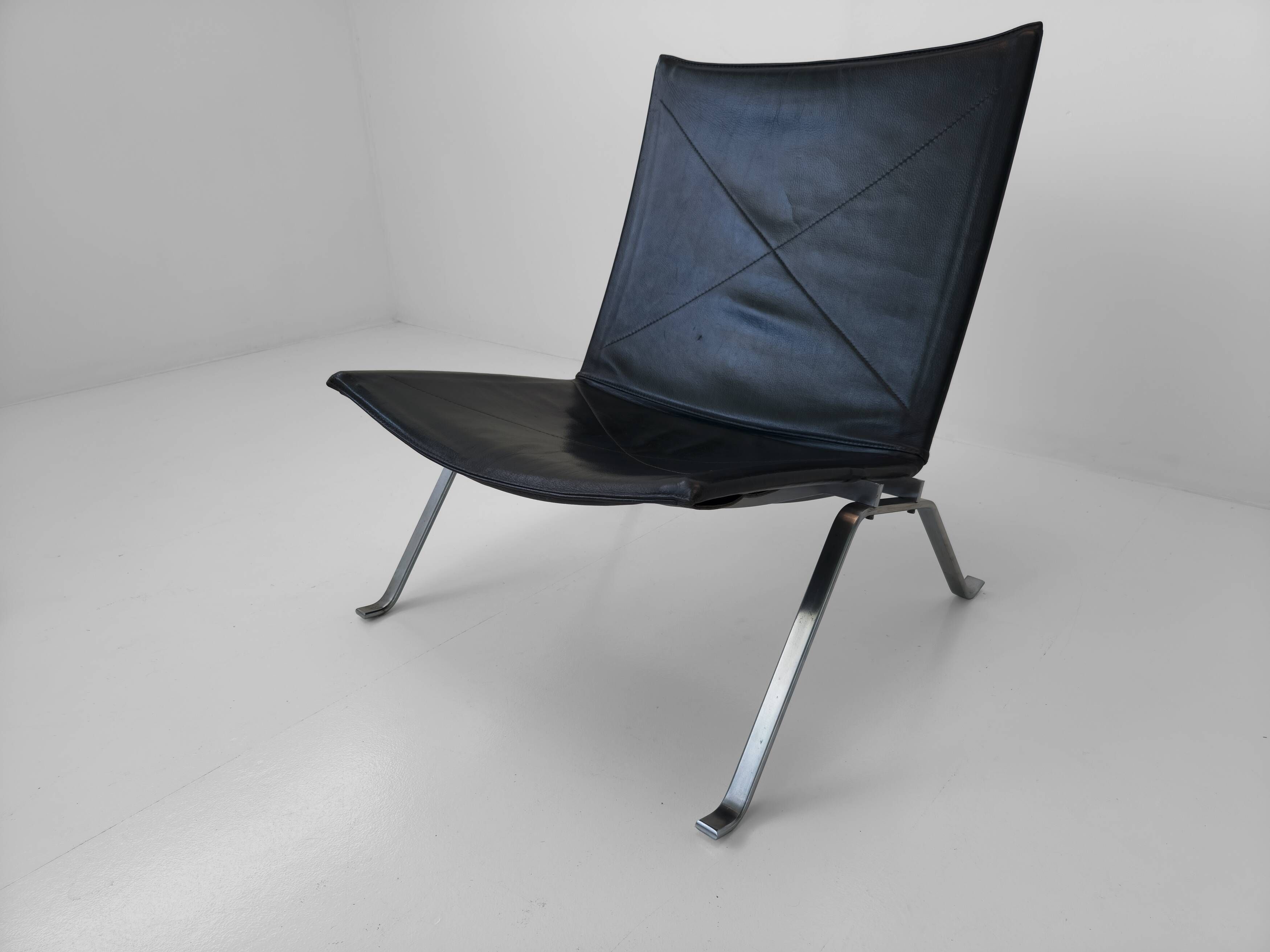 Poul Kjærholm – PK22 lounge chair for Fritz Hansen, Denmark