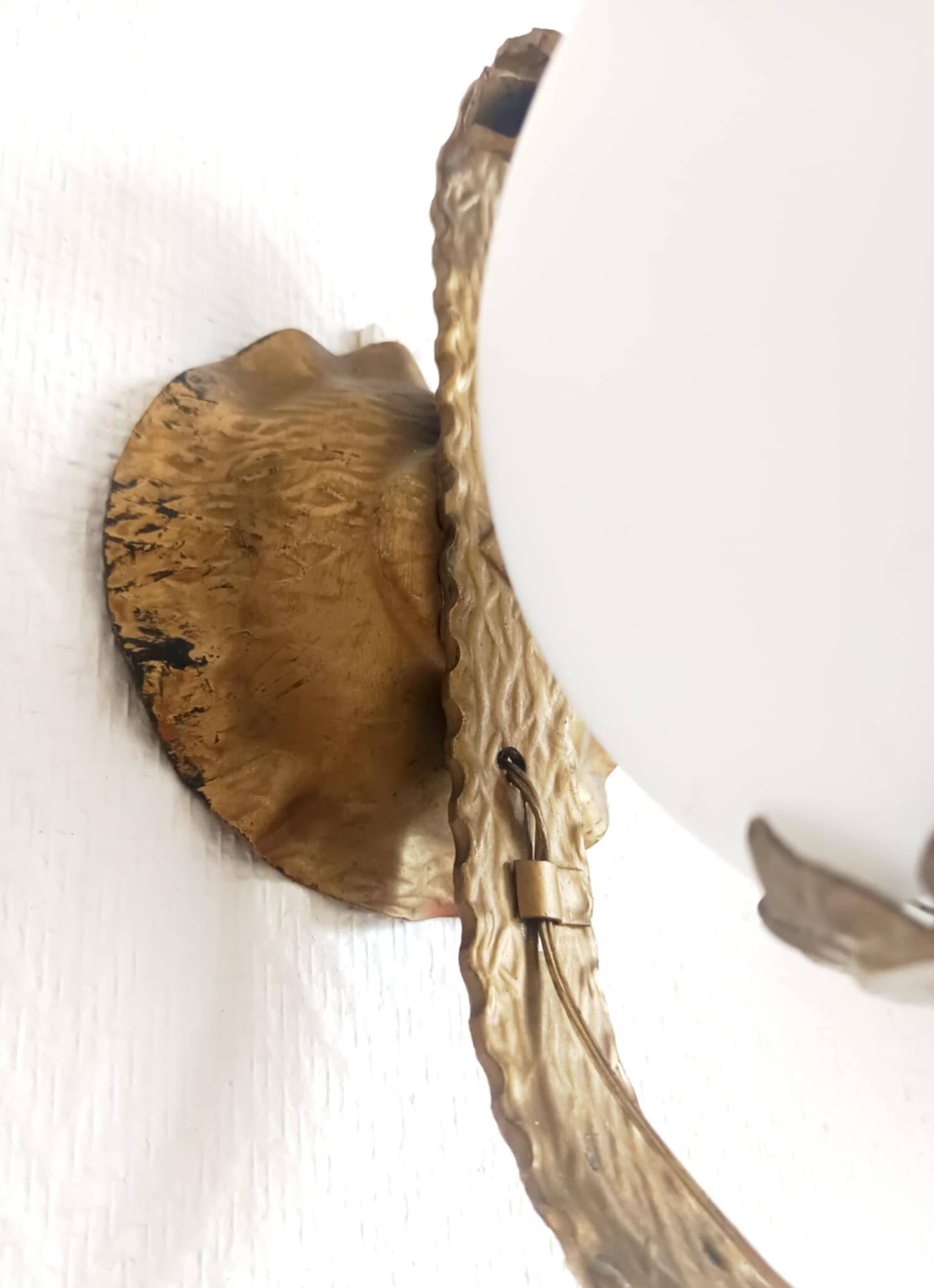 Pair of brutalist wall sconces in gilded metal from around 1970.