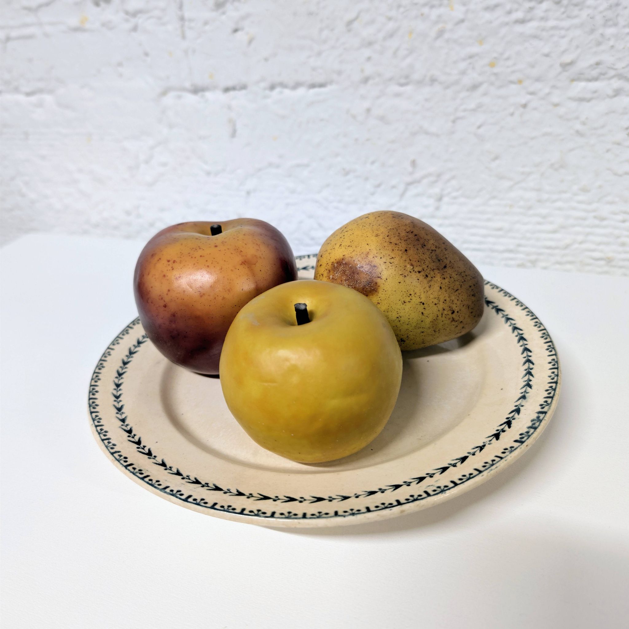U & Cie Sarreguemines pedestal plate - Carlos model