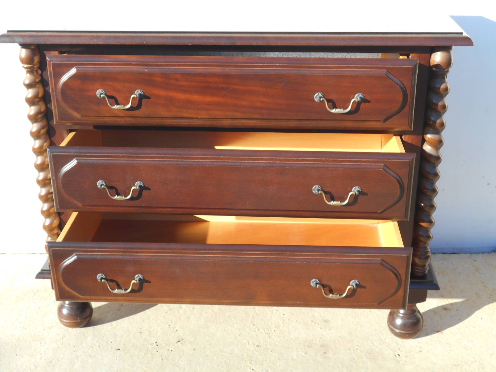 Commode 3 tiroirs de style Louis XIII