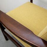 Fauteuil noyer en jaune années 1960