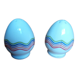 Egg-shaped salt and pepper shaker