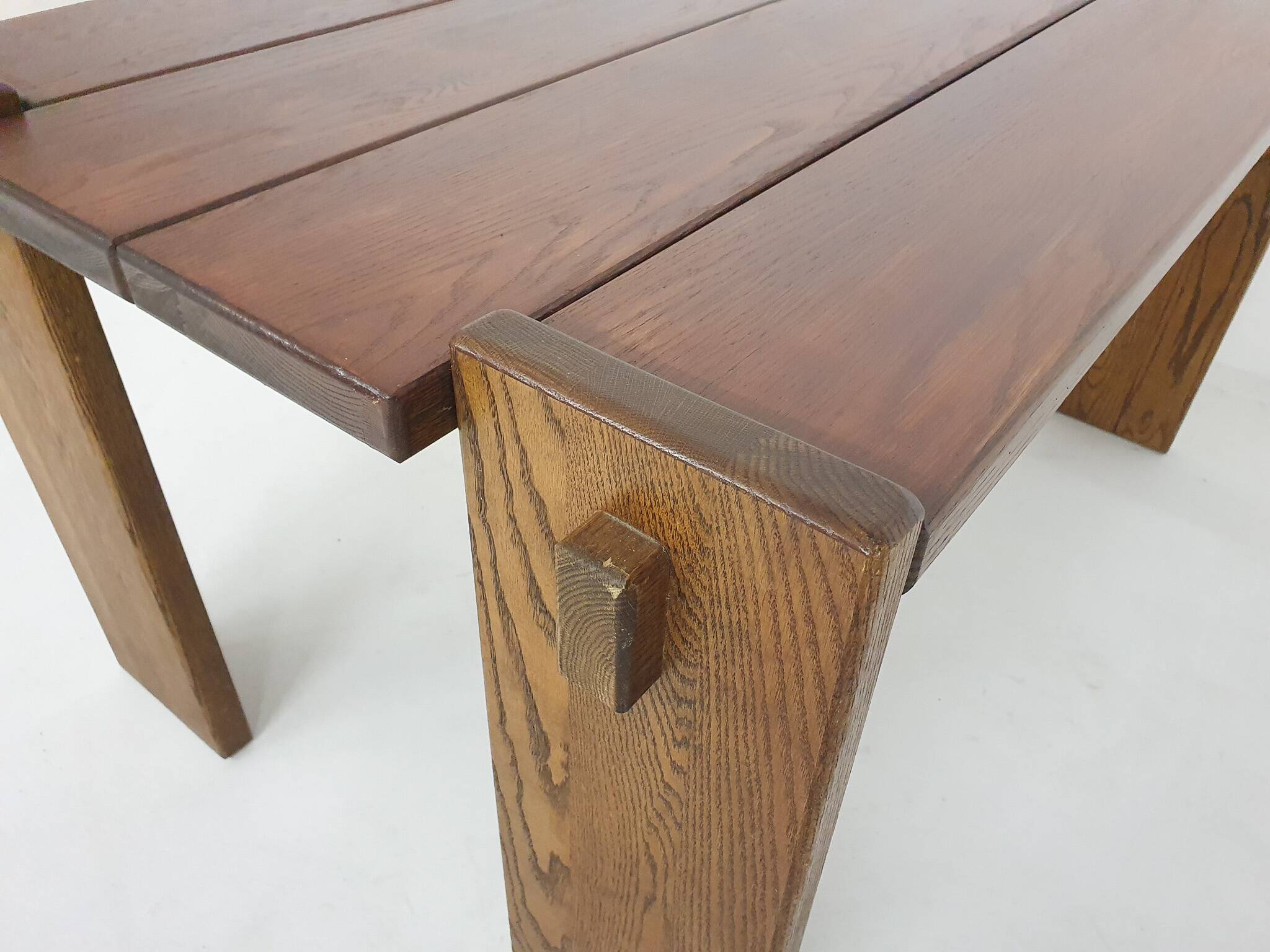 Table de salle à manger en chêne massif, Pays-Bas, années 1970