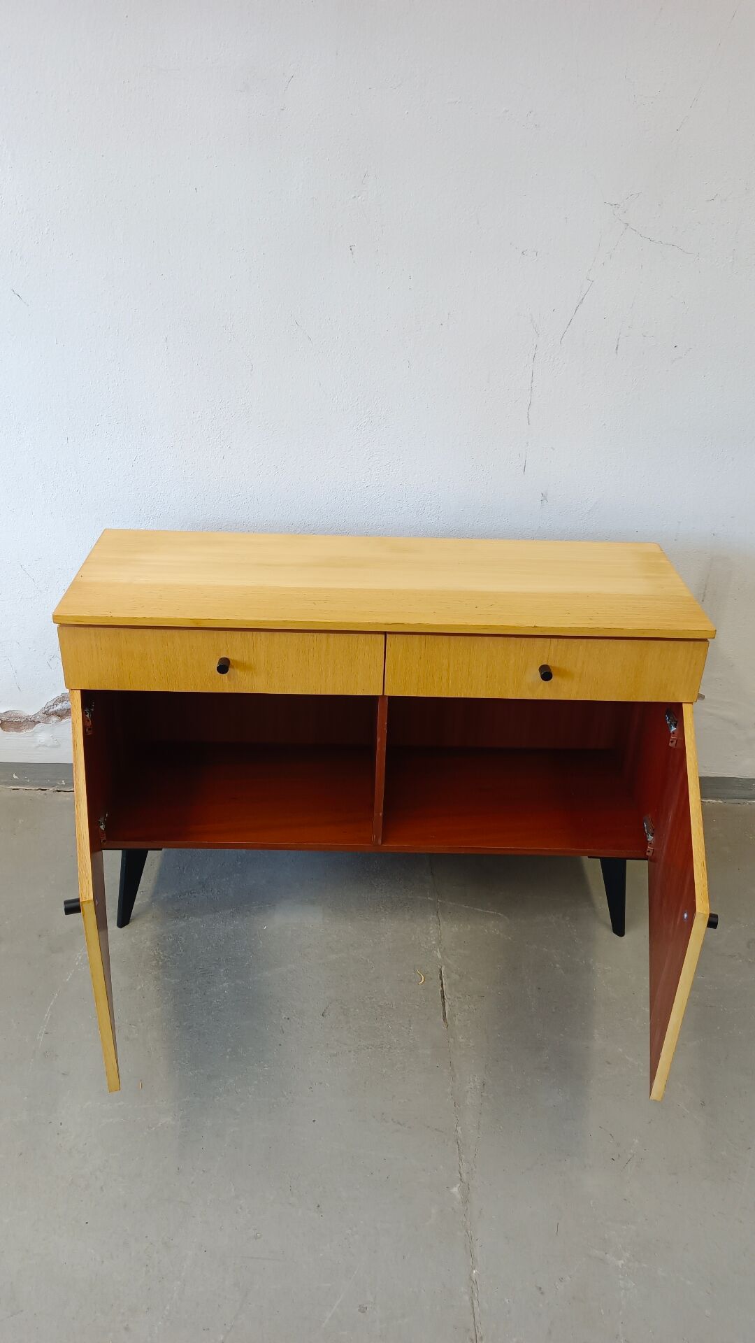 Clear buffet with 2 doors