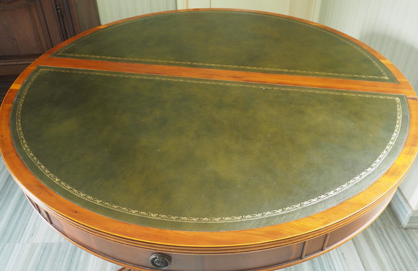 English-style wooden and leather table