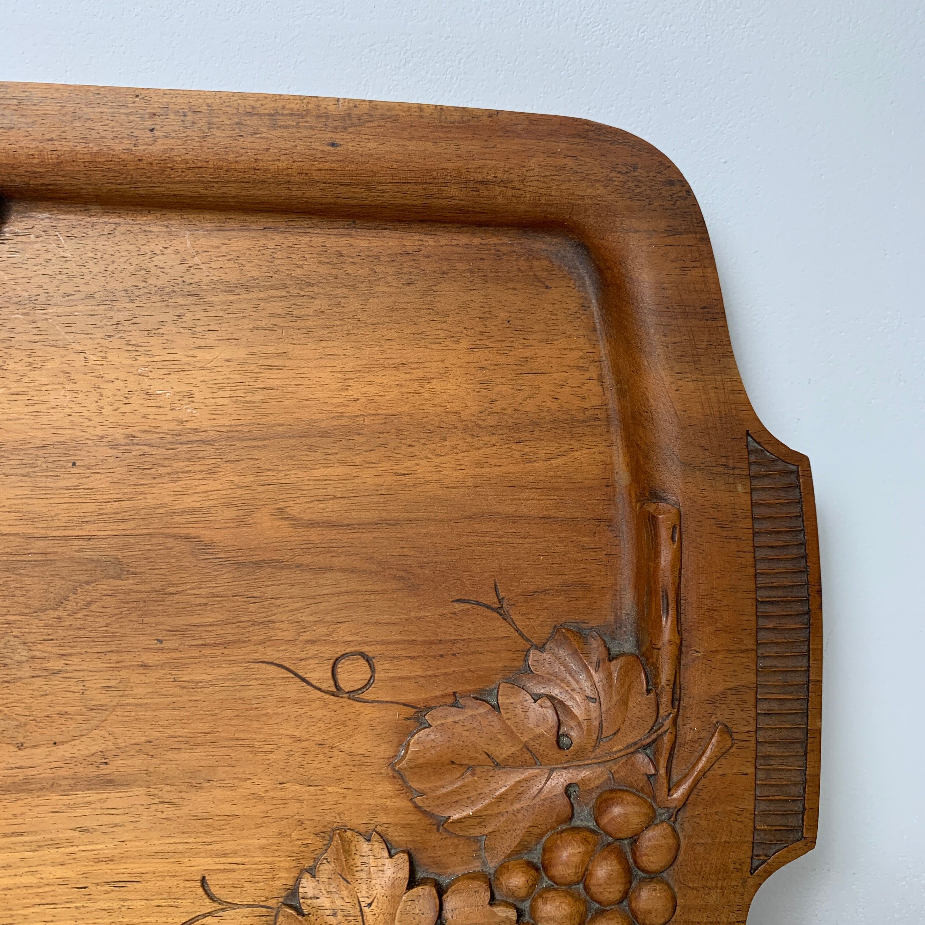 Scuplté wooden top in Art Nouveau Style Marbois