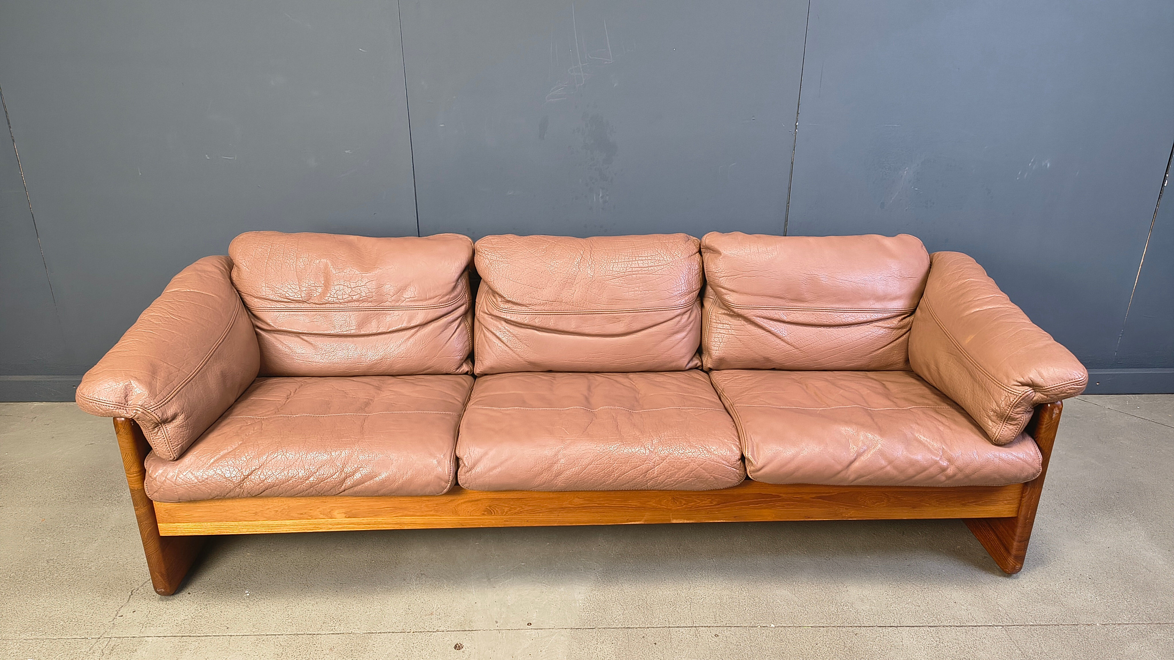 Canapé 3 places en cuir danois et teck par Mikael Laursen, années 1970.