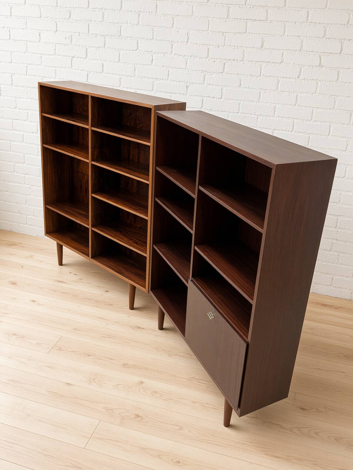 2 x Bibliothèques Omann Jun Modèle 6