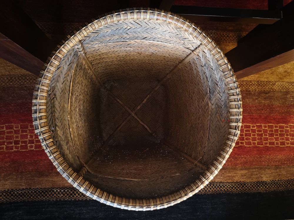 Basket in woven rattan, 1920s-1930s