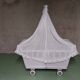 Lit bébé dit roulotte en bois à roulettes vintage années 1950