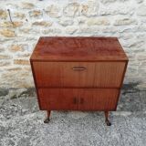 Entrance furniture with vintage wheels