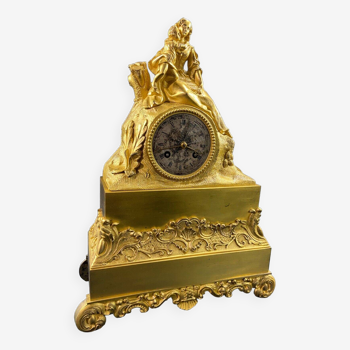 Pendule en bronze doré d'époque début XIXe