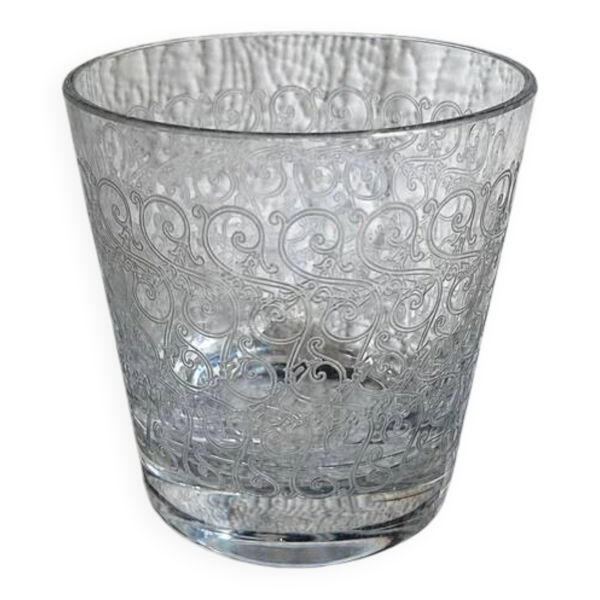 Verre à eau Baccarat en cristal gravé – décor d’arabesques – XXe siècle