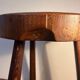 Tabouret tripode ancien fait main – Bois massif