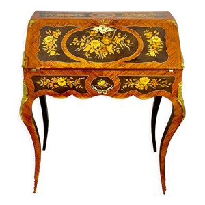 Bureau de Pente style